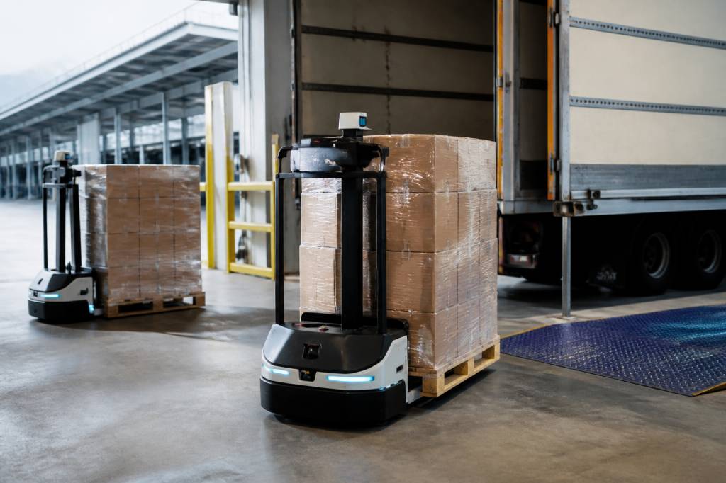 Comment la manutention autonome et l’IA embarquée transforment la productivité des quais de chargement